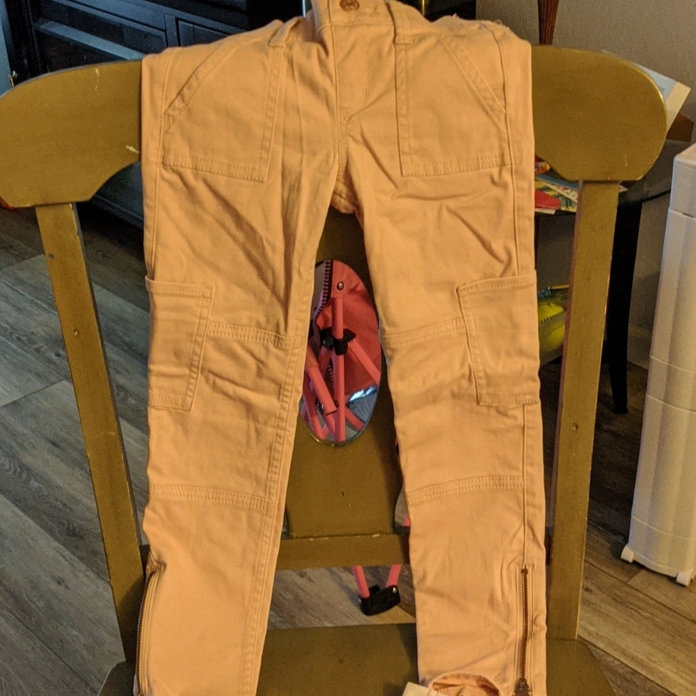 Size 5/6 girls pink Abercrombie Cargo Pants